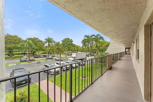 $269,000 | 3150 West Rolling Hills Circle, Unit 209, Davie, FL 33328