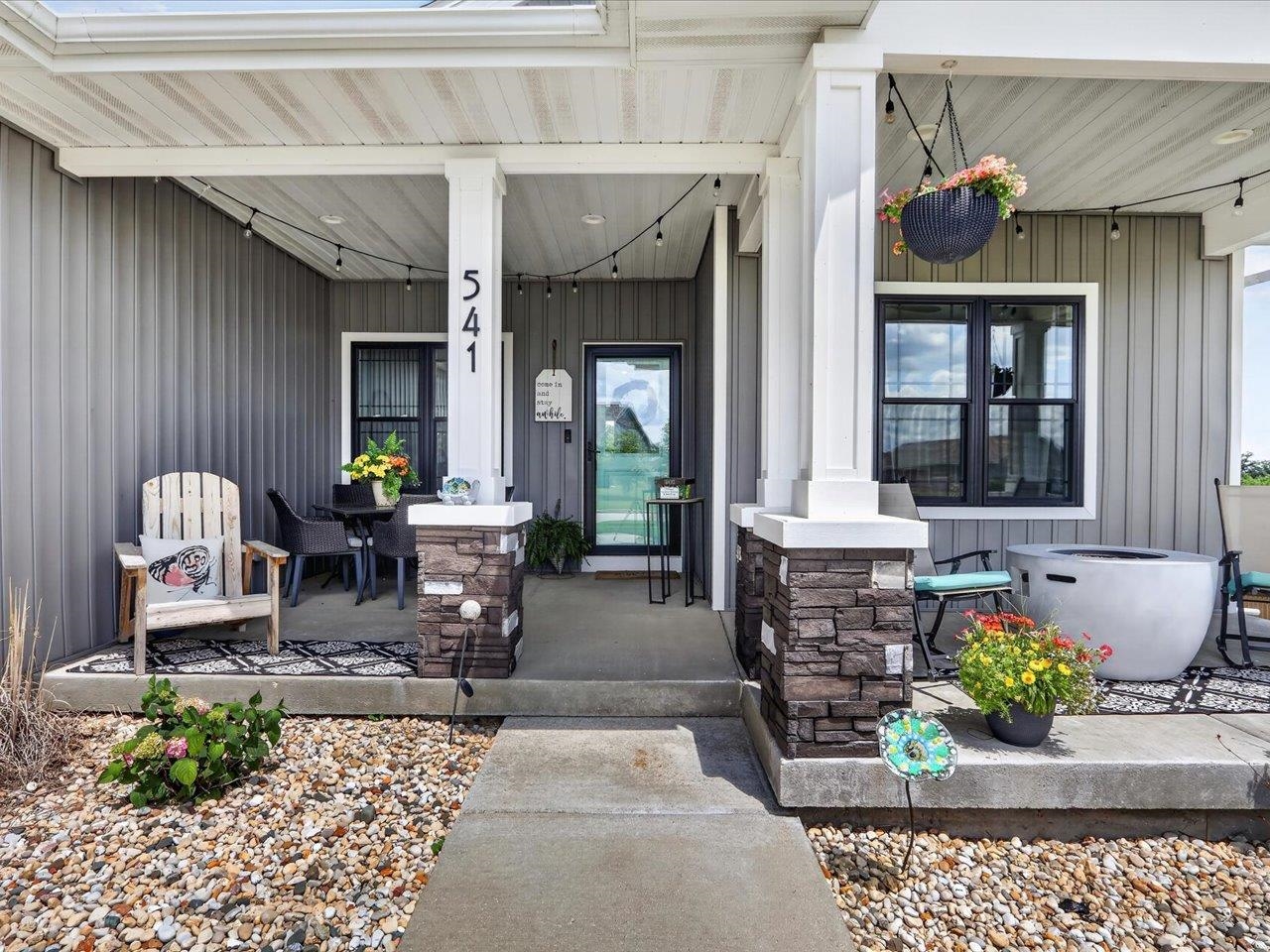 541 Rimrock Road Janesville, WI 53548 - Photo 4 of 57