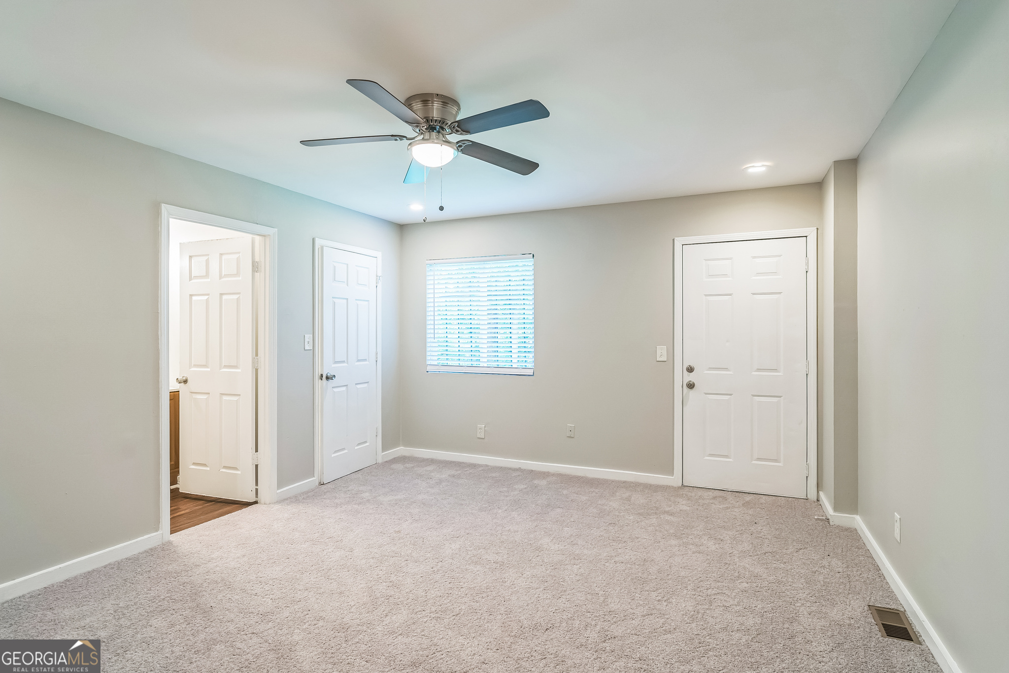 1381 Sharon Street Northwest Atlanta, GA 30314 - Photo 13 of 34 a view of an empty room