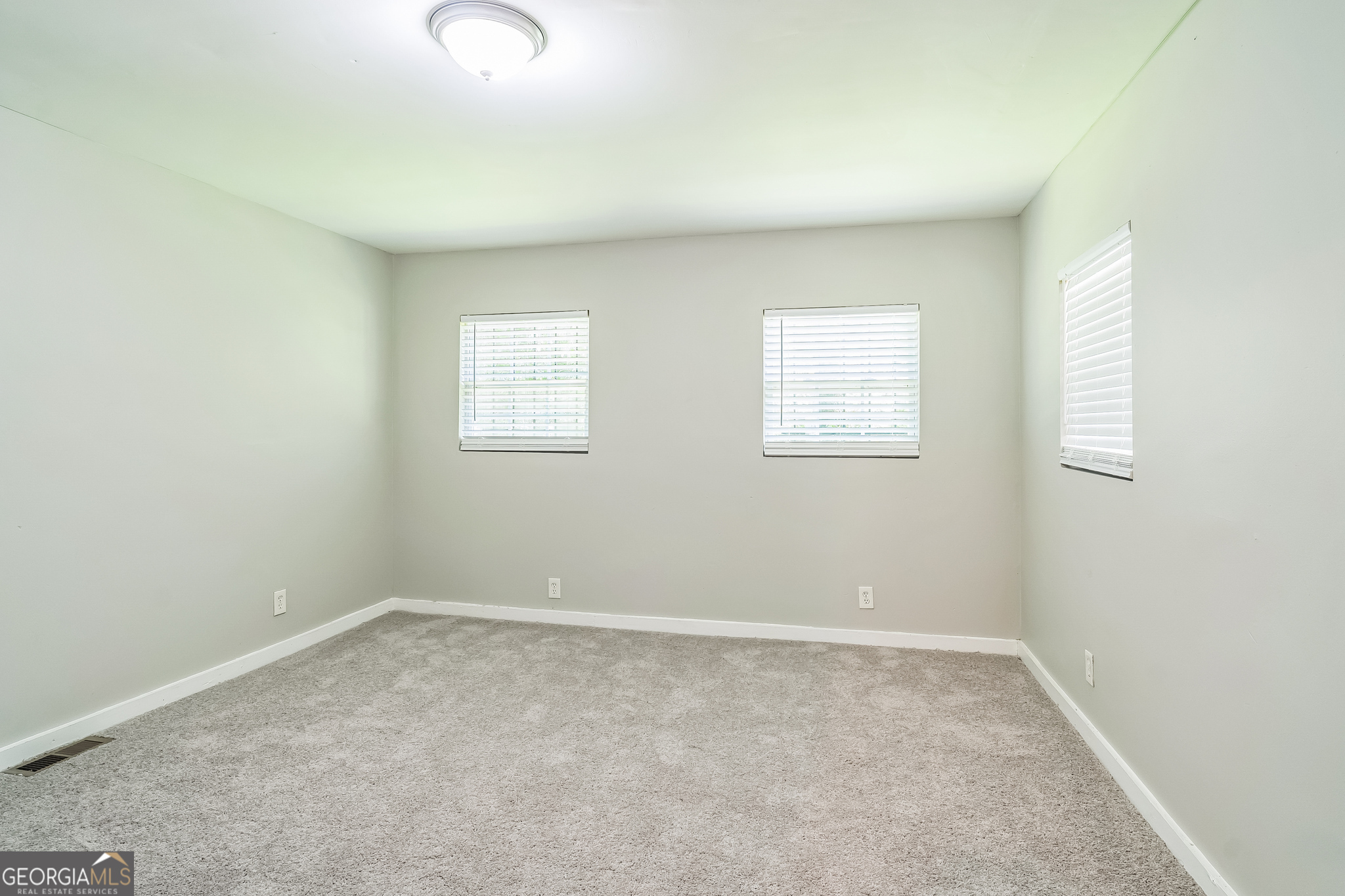 1381 Sharon Street Northwest Atlanta, GA 30314 - Photo 20 of 34 an empty room with windows