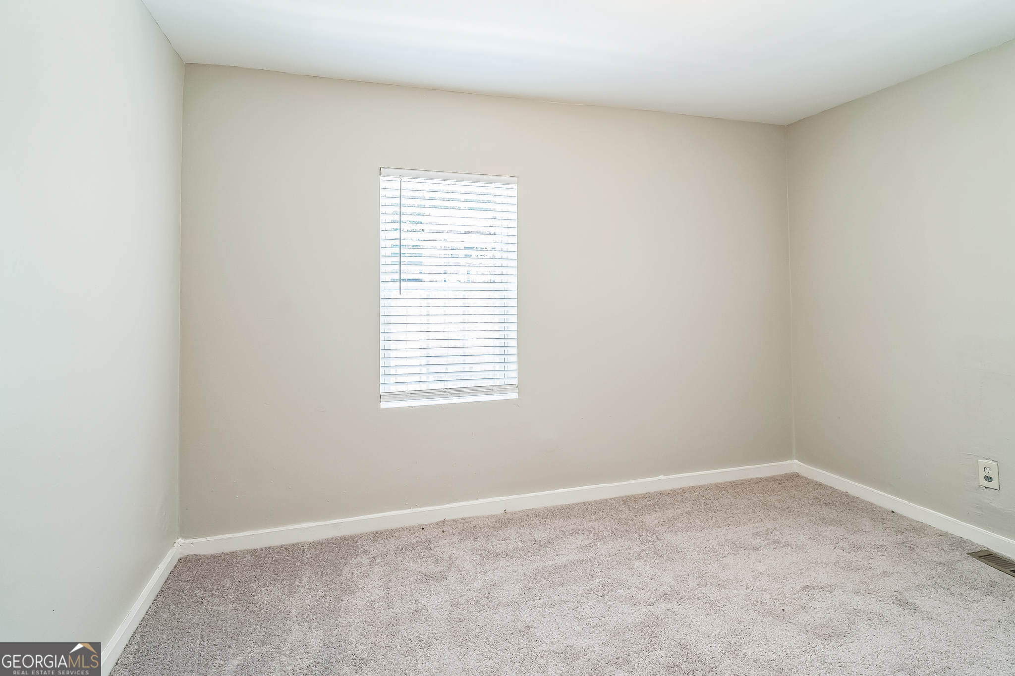 1381 Sharon Street Northwest Atlanta, GA 30314 - Photo 25 of 34 an empty room with a window