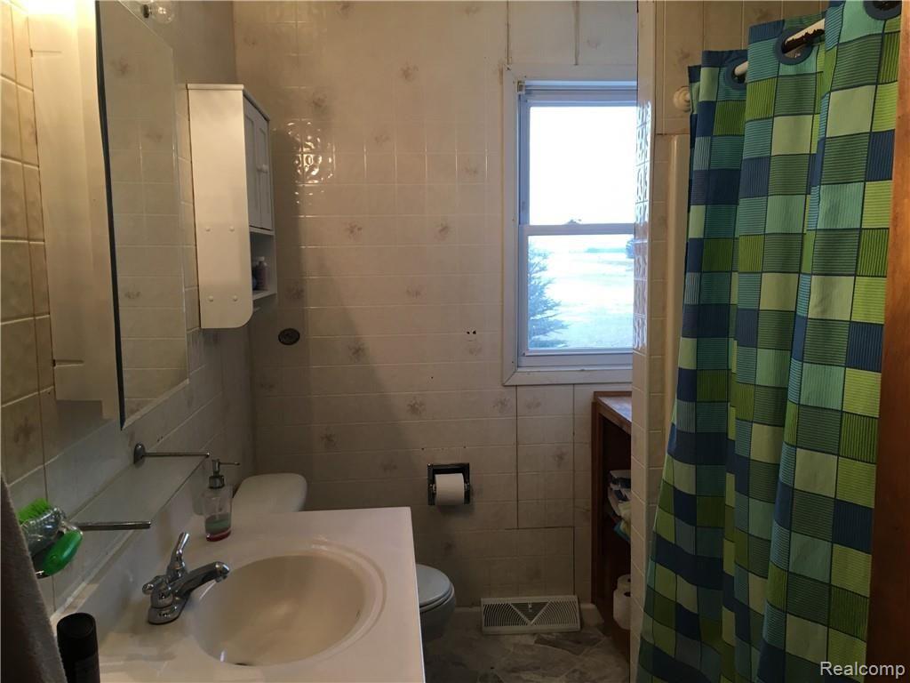 3479 Minnick Road Filion, MI 48432 - Photo 8 of 10 bathroom