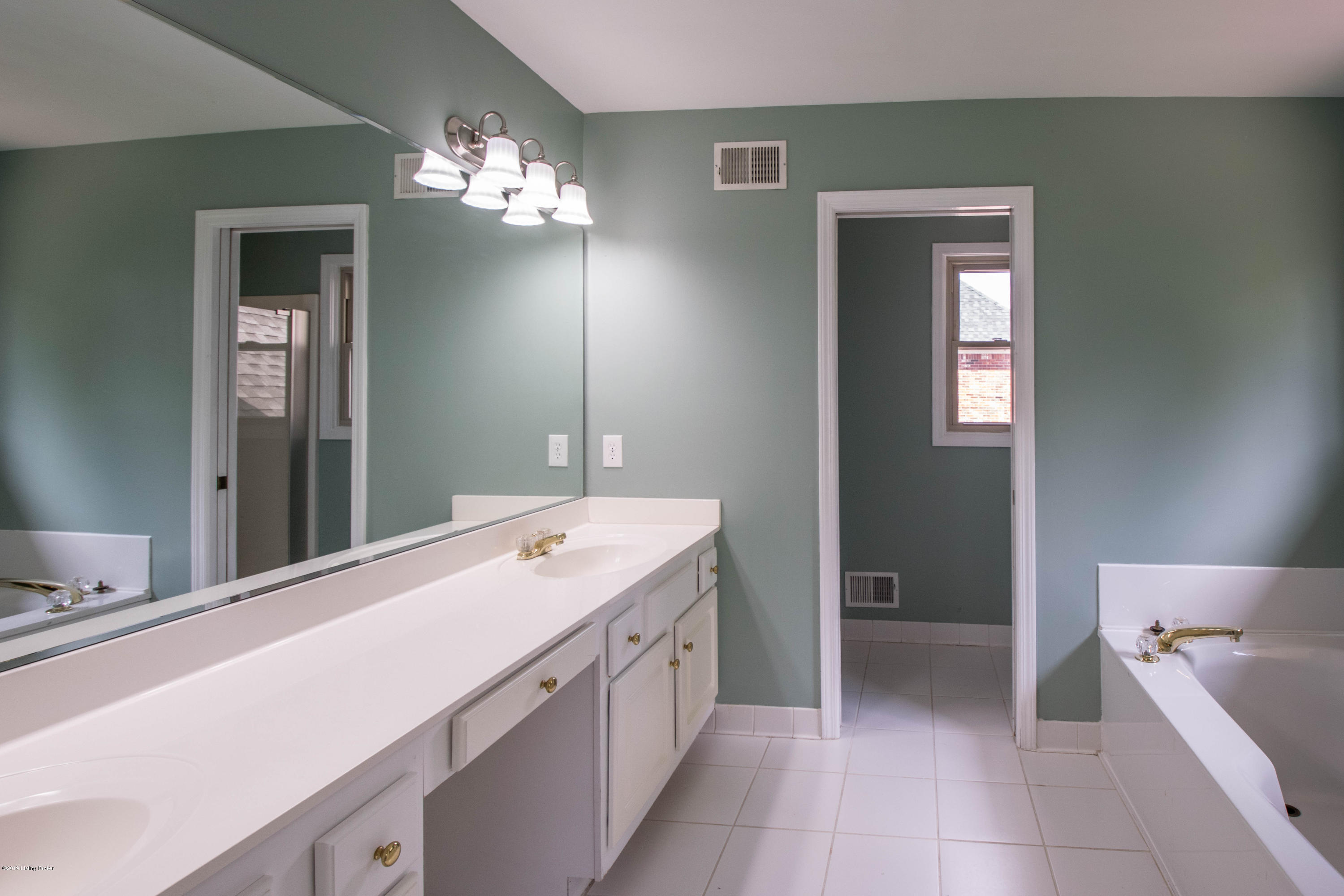 14022 Spring Mill Road Louisville, KY 40245 - Photo 17 of 40 Master Bathroom