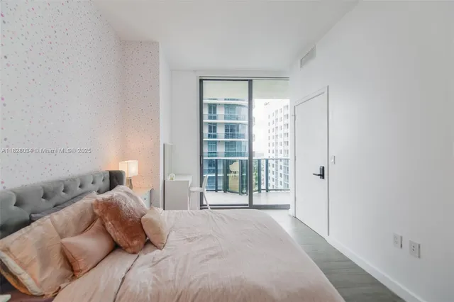 $6,900 | 45 Southwest 9th Street, Unit 4108, Miami, FL 33130