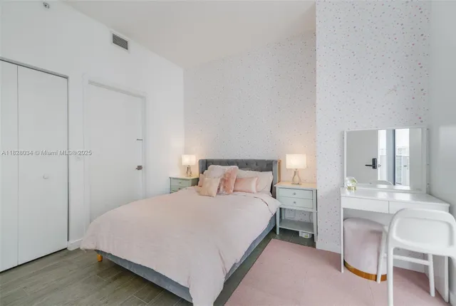 $6,900 | 45 Southwest 9th Street, Unit 4108, Miami, FL 33130