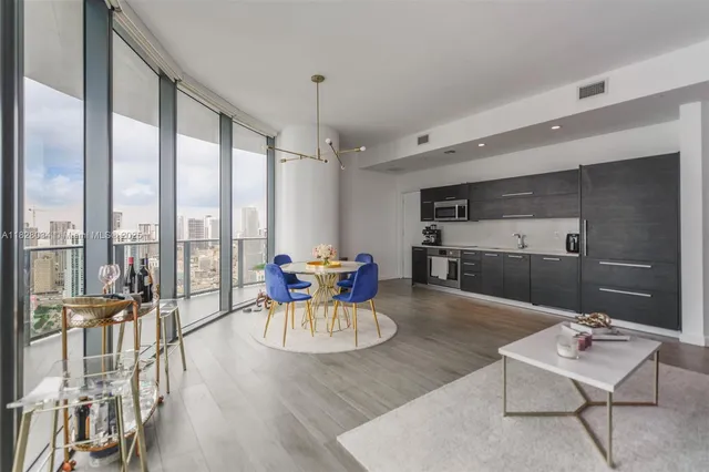 $6,900 | 45 Southwest 9th Street, Unit 4108, Miami, FL 33130