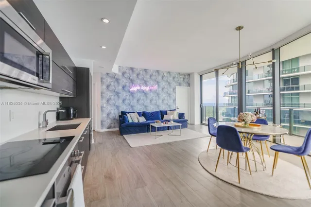 $6,900 | 45 Southwest 9th Street, Unit 4108, Miami, FL 33130