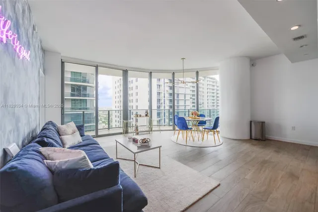 $6,900 | 45 Southwest 9th Street, Unit 4108, Miami, FL 33130