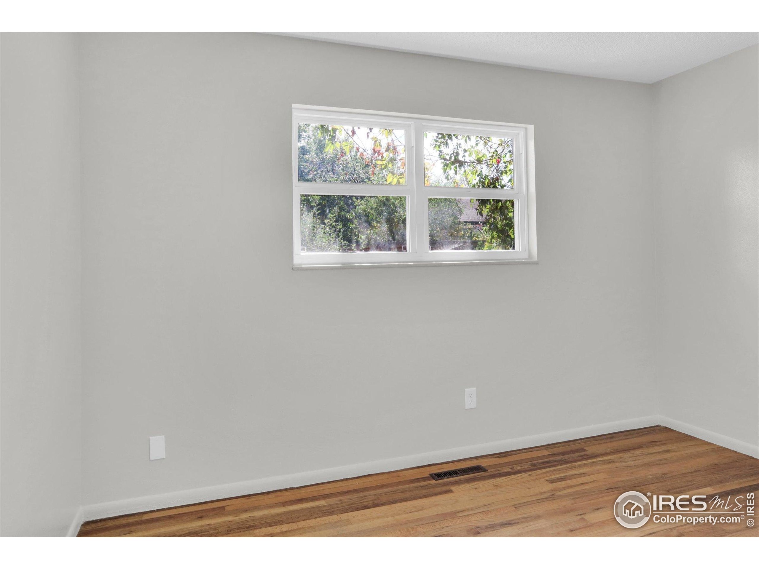 4630 Macky Way Boulder, CO 80305 - Photo 15 of 40 an empty room with wooden floor and windows