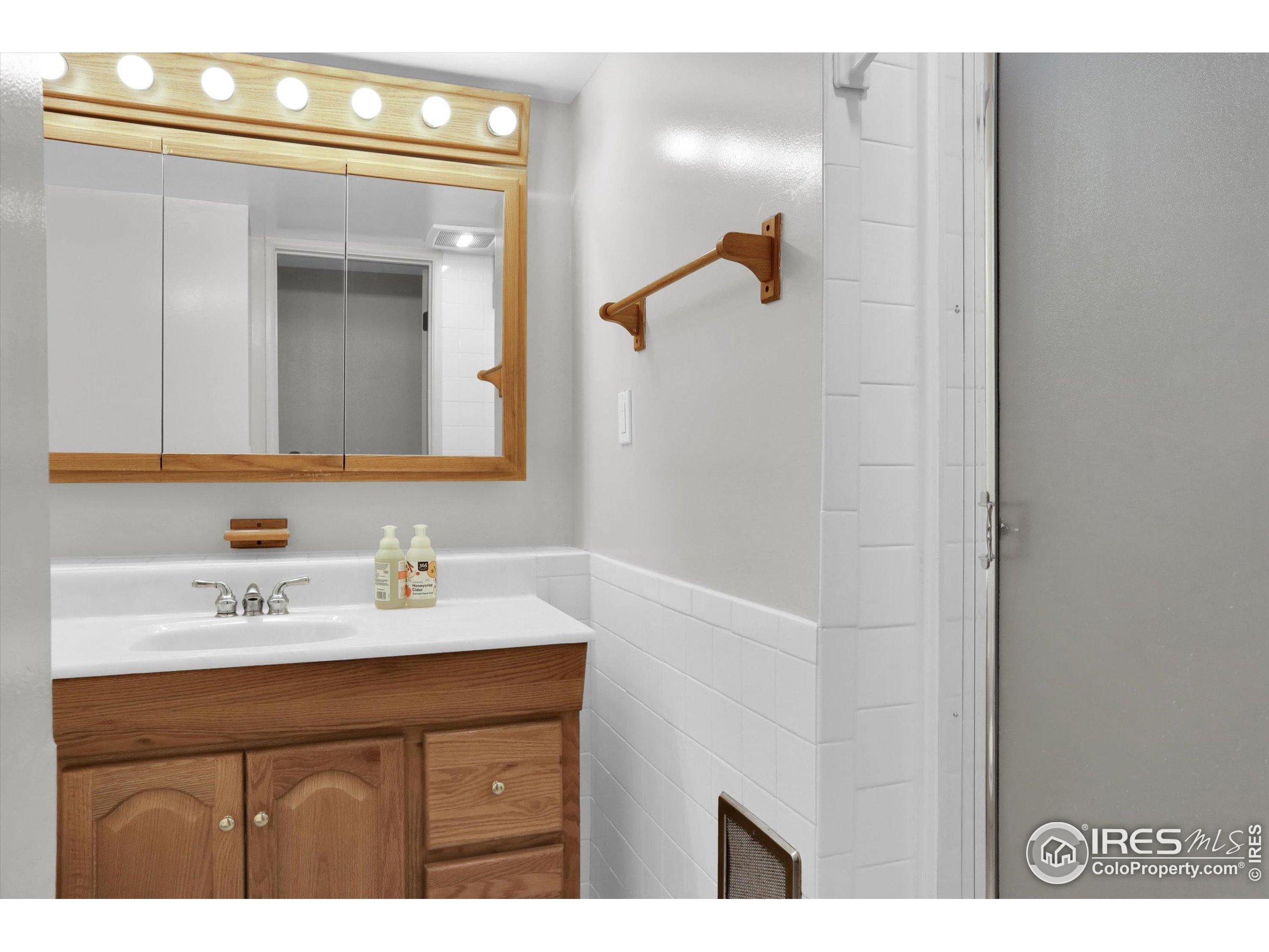 4630 Macky Way Boulder, CO 80305 - Photo 29 of 40 a bathroom with a sink vanity and mirror