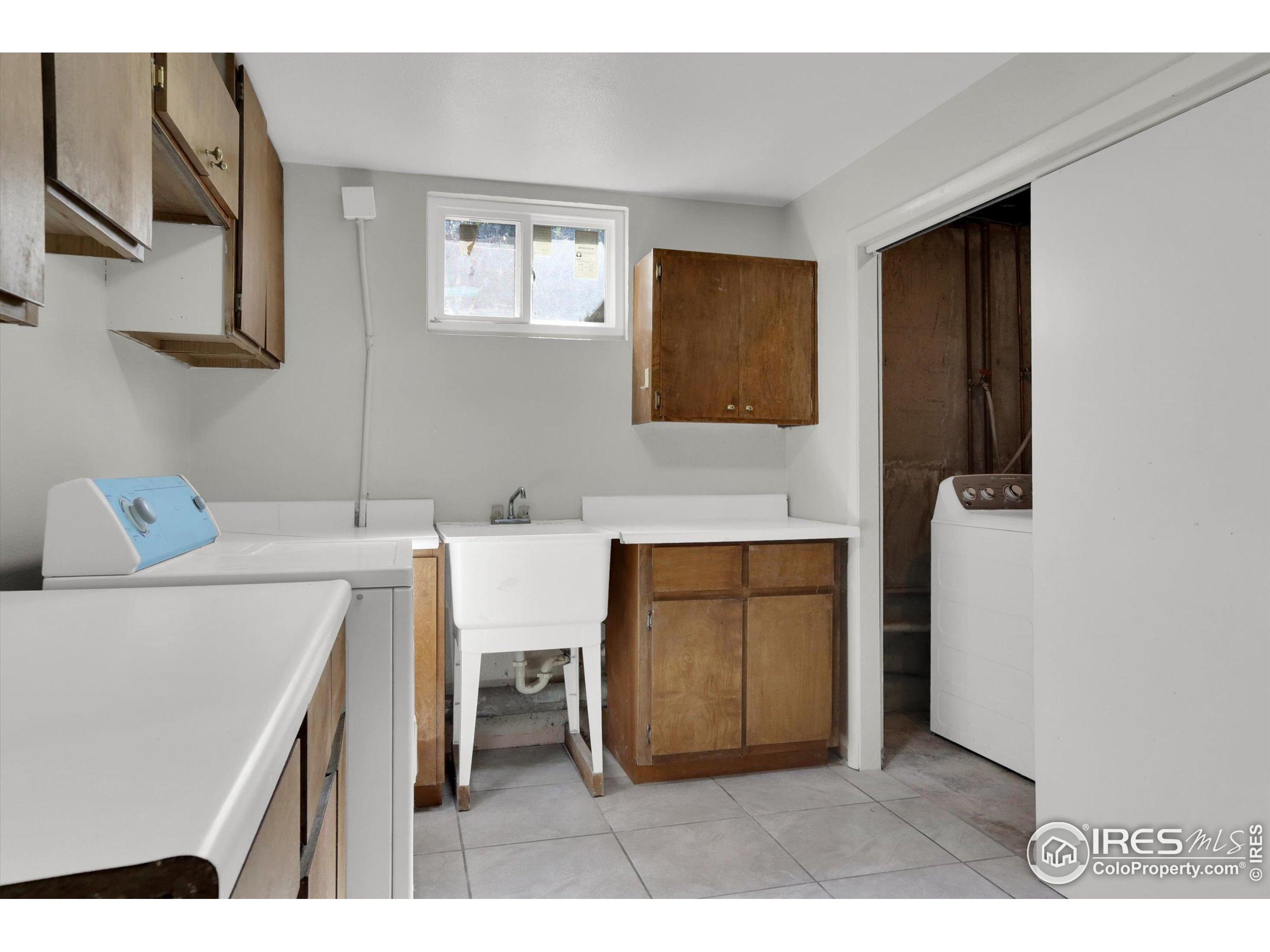 4630 Macky Way Boulder, CO 80305 - Photo 34 of 40 a kitchen with a sink cabinets and chair
