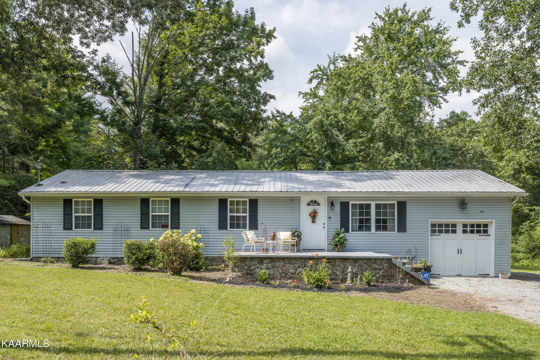 1515 Twin Bridge Road Deer Lodge, TN 37726 - Photo 2 of 24 Gallery Image 2