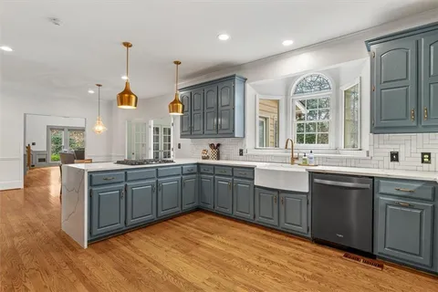 $949,000 | 160 Lazy Laurel Chase, Roswell, GA 30076