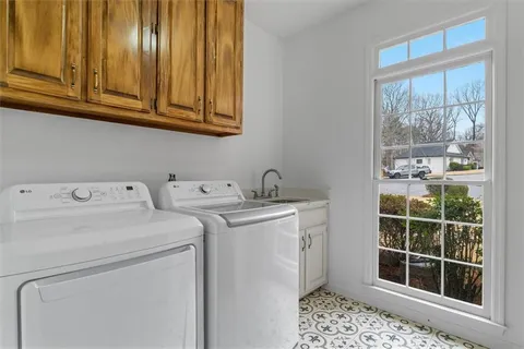 $949,000 | 160 Lazy Laurel Chase, Roswell, GA 30076