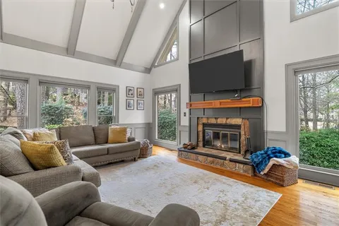 $949,000 | 160 Lazy Laurel Chase, Roswell, GA 30076