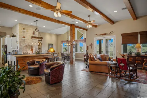 $1,175,000 | 165 Settlers Way North, Comfort, TX 78013