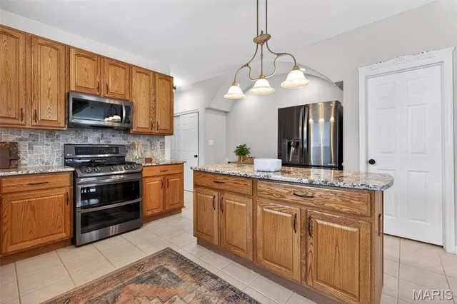 $589,900 | 412 Scenic Drive, St. Peters, MO 63376