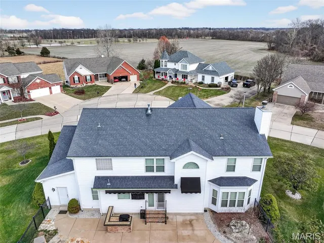 $589,900 | 412 Scenic Drive, St. Peters, MO 63376