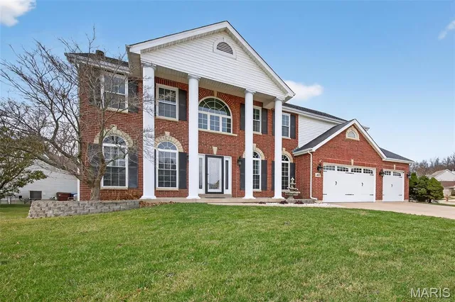 $589,900 | 412 Scenic Drive, St. Peters, MO 63376