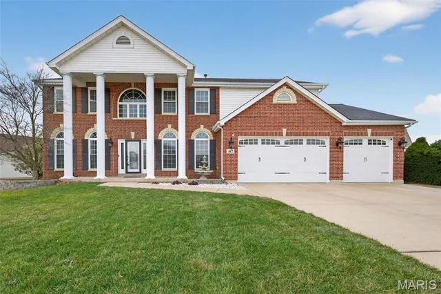 $589,900 | 412 Scenic Drive, St. Peters, MO 63376
