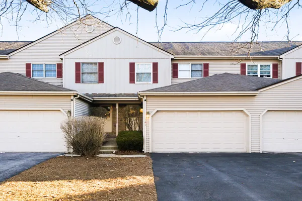 $325,000 | 141 West Robinhood Way, Unit 141, Bolingbrook, IL 60440