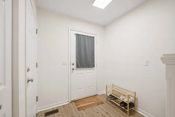 $325,000 | 141 West Robinhood Way, Unit 141, Bolingbrook, IL 60440