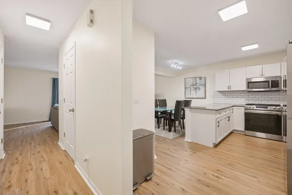 $325,000 | 141 West Robinhood Way, Unit 141, Bolingbrook, IL 60440