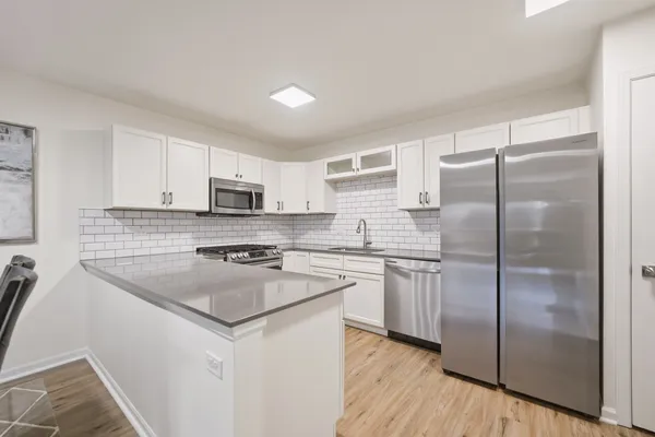 $325,000 | 141 West Robinhood Way, Unit 141, Bolingbrook, IL 60440