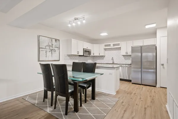 $325,000 | 141 West Robinhood Way, Unit 141, Bolingbrook, IL 60440