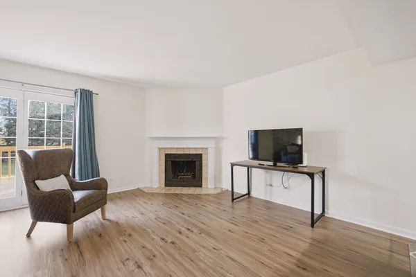 $325,000 | 141 West Robinhood Way, Unit 141, Bolingbrook, IL 60440