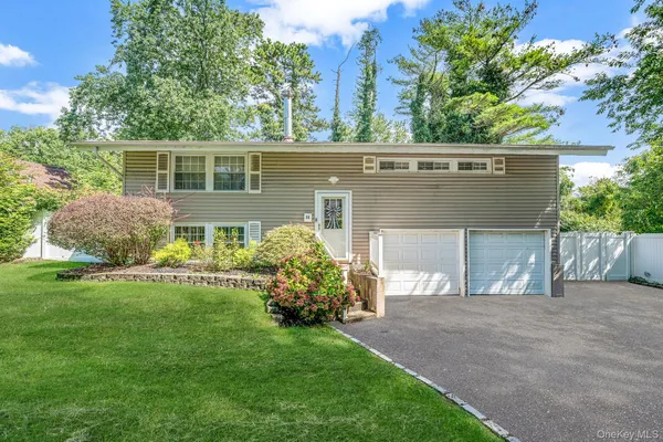 $669,000 | 27 Split Cedar Drive, Islandia, NY 11749
