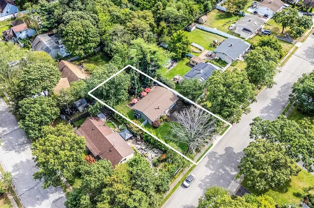 $669,000 | 27 Split Cedar Drive, Islandia, NY 11749