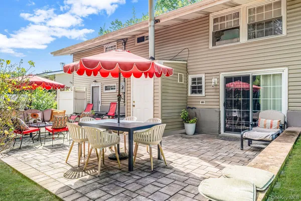 $669,000 | 27 Split Cedar Drive, Islandia, NY 11749