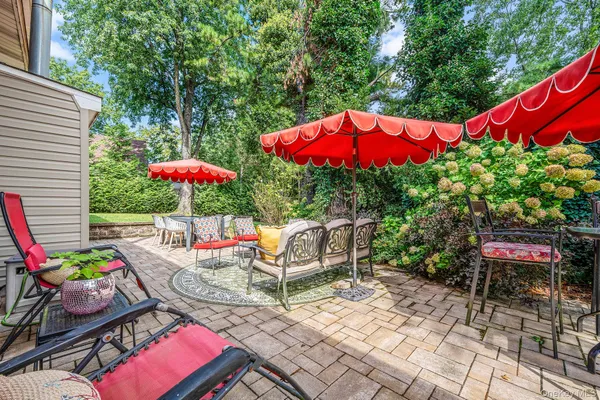 $669,000 | 27 Split Cedar Drive, Islandia, NY 11749