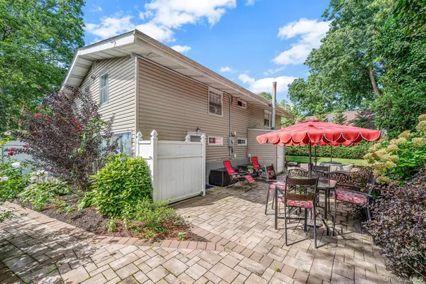 $669,000 | 27 Split Cedar Drive, Islandia, NY 11749