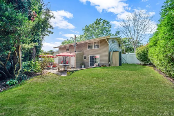 $669,000 | 27 Split Cedar Drive, Islandia, NY 11749