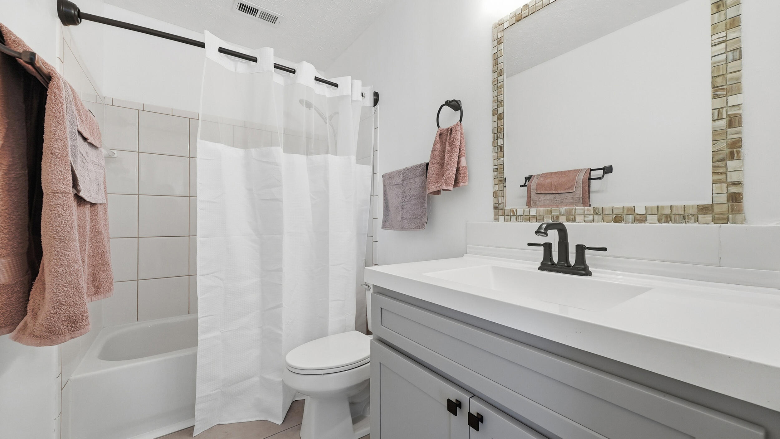 338 Condra Road Ringgold, GA 30736 - Photo 26 of 49 Guest Bath with Tub and Shower