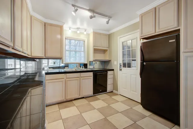 $1,850 | 408 Cleveland Street, Summerville, SC 29483