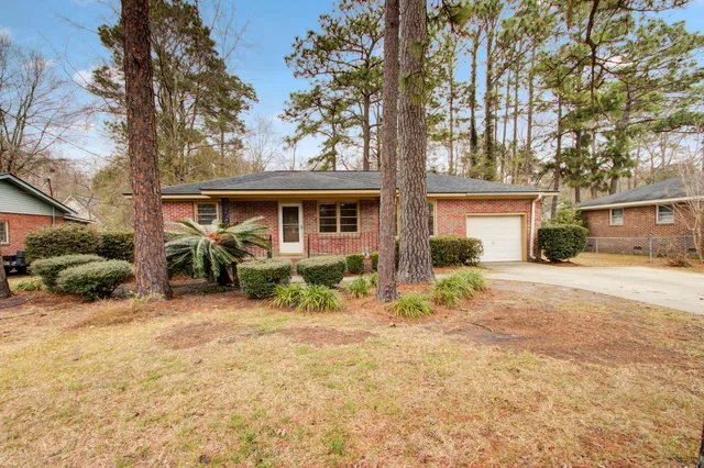 $1,850 | 408 Cleveland Street, Summerville, SC 29483