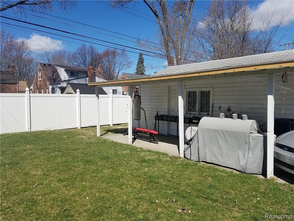 9583 Inkster Road Livonia, MI 48150 - Photo 25 of 27 Covered patio off of garage.