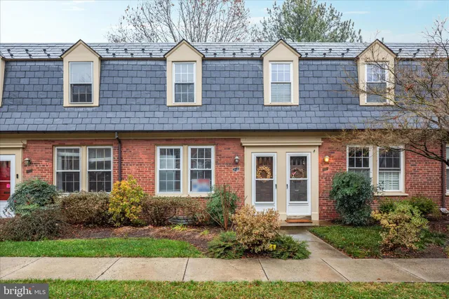 $459,900 | 1021 South Barton Street, Unit 120, Arlington, VA 22204