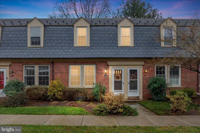 $459,900 | 1021 South Barton Street, Unit 120, Arlington, VA 22204