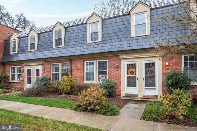 $459,900 | 1021 South Barton Street, Unit 120, Arlington, VA 22204