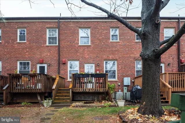 $459,900 | 1021 South Barton Street, Unit 120, Arlington, VA 22204