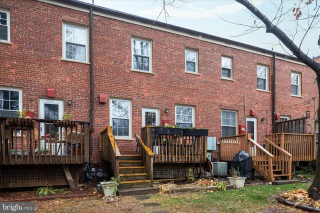 $459,900 | 1021 South Barton Street, Unit 120, Arlington, VA 22204