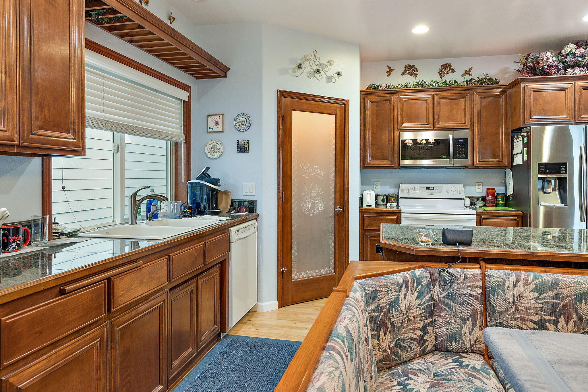 1028 Buck Point Street Central Point, OR 97502 - Photo 13 of 40