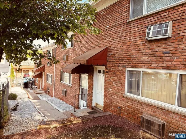 $2,100 | 162 Spring Street, Unit 4, Orange, NJ 07050