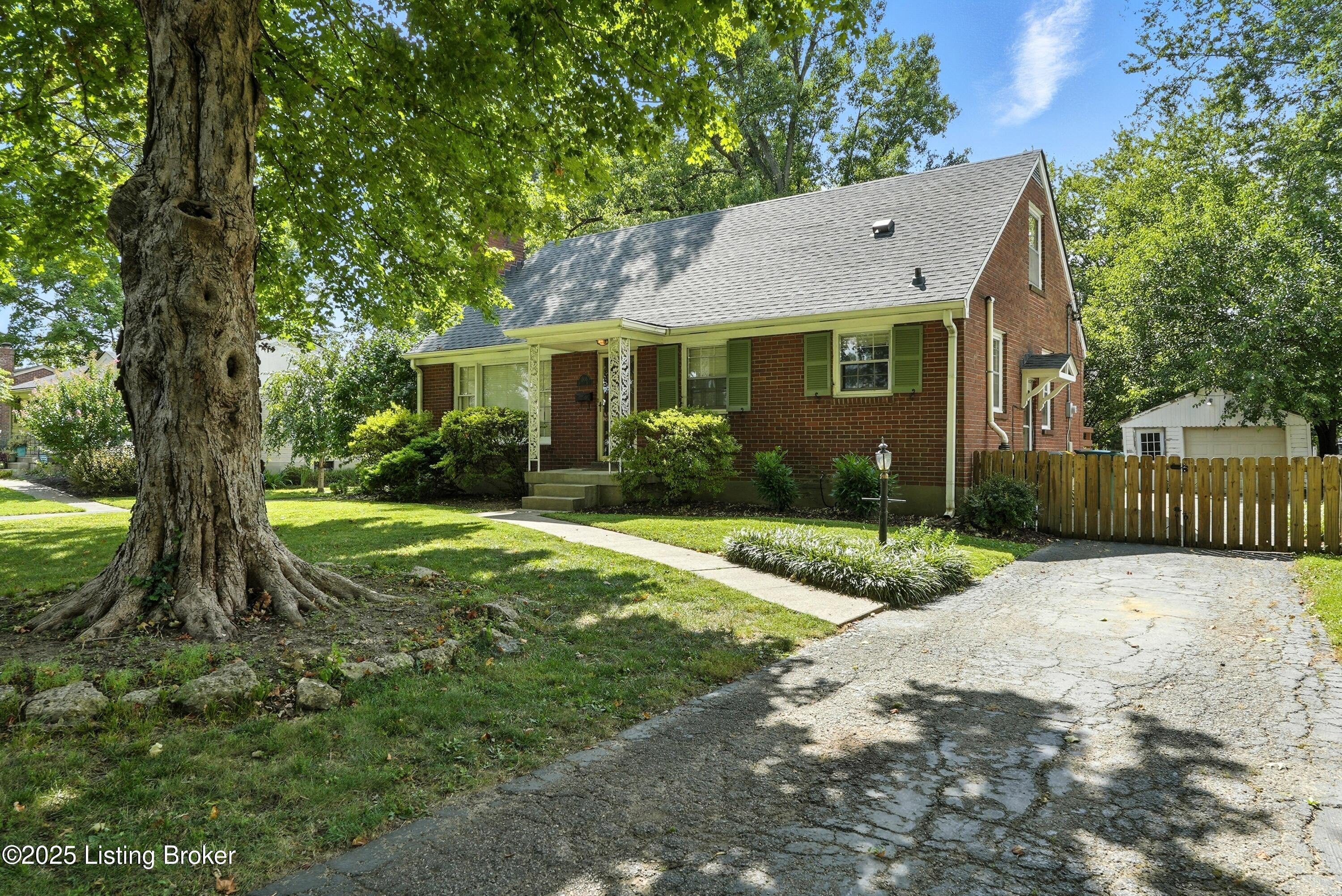 208 Biltmore Road Louisville, KY 40207 - Photo 1 of 44 2_208biltmore_louisvillerealestatemedia_