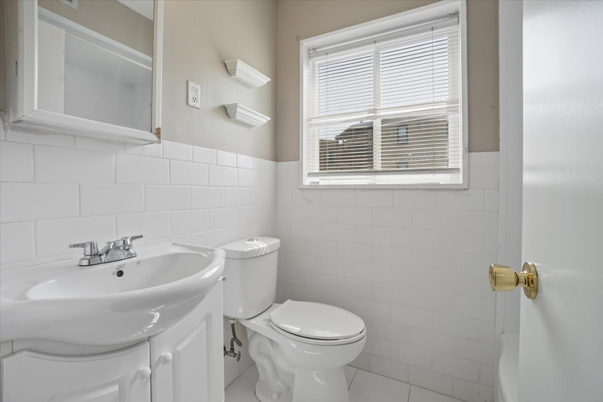 9115 Gross Point Road Skokie, IL 60077 - Photo 8 of 13 Gallery Image 8