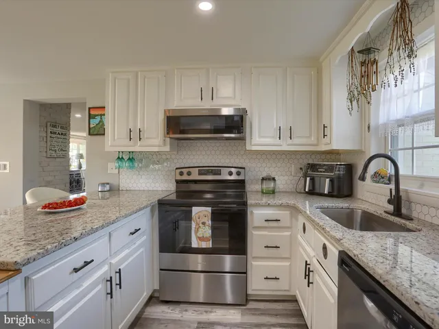 $339,899 | 5931 York Road, Spring Grove, PA 17362